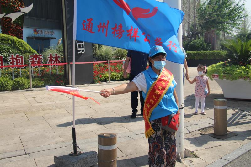 <strong>美女扒开逼给我操</strong>